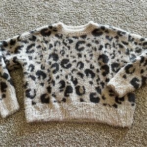 Fuzzy leopard cropped sweater
